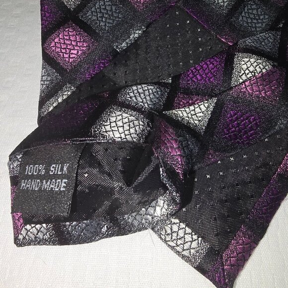 PIERRE CARDIN MENS TIE BLACK WITH PURPLE GRAY SILVER DIAMOND DESIGN EUC - Picture 5 of 5